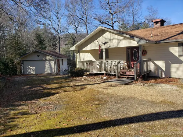 2097 Swiss Pine Lake DR, Spruce Pine, NC 28777