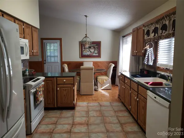 2097 Swiss Pine Lake DR, Spruce Pine, NC 28777