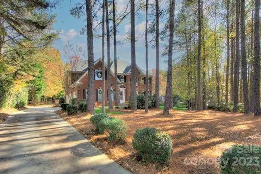 1057 Antioch Woods LN, Weddington, NC 28104