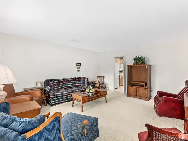 102 Boyd DR #5B, Flat Rock, NC 28731