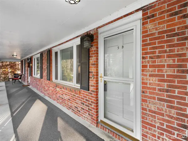 102 Boyd DR #5B, Flat Rock, NC 28731
