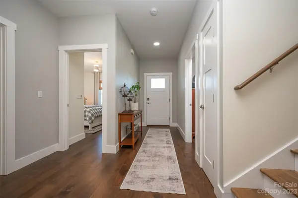 203 Hayes Ridge LN, Mills River, NC 28759