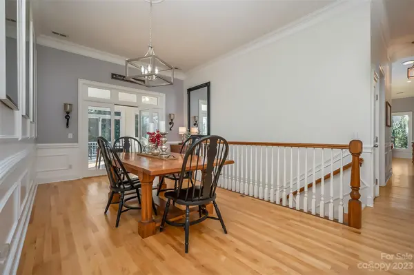 124 Apple LN, Laurel Park, NC 28739