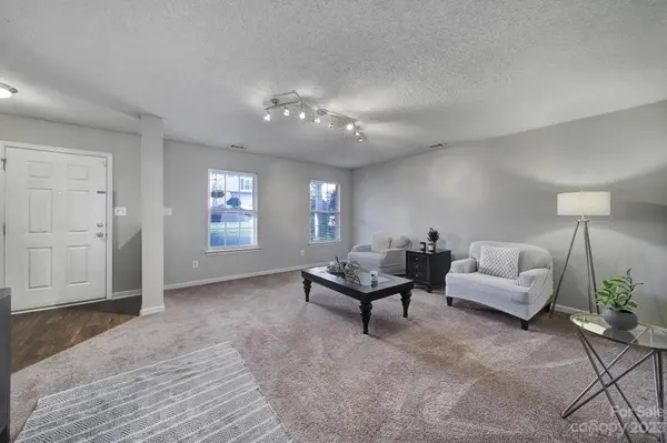 7430 Aragorn LN, Charlotte, NC 28212