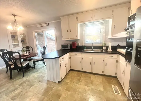 205 Gaddis DR, Mount Holly, NC 28120