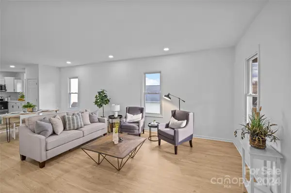 386 Woodlawn AVE, Cramerton, NC 28032
