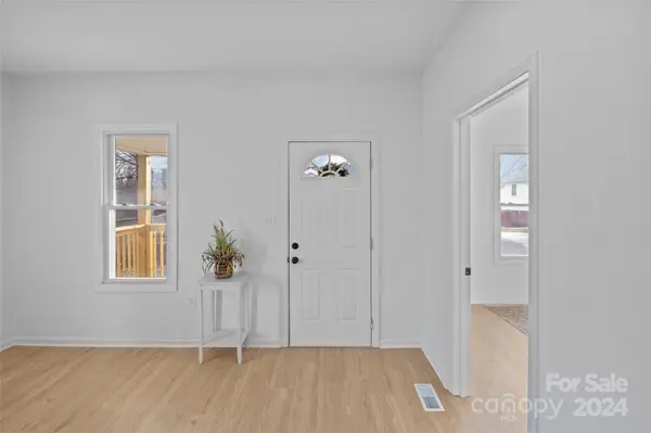 386 Woodlawn AVE, Cramerton, NC 28032