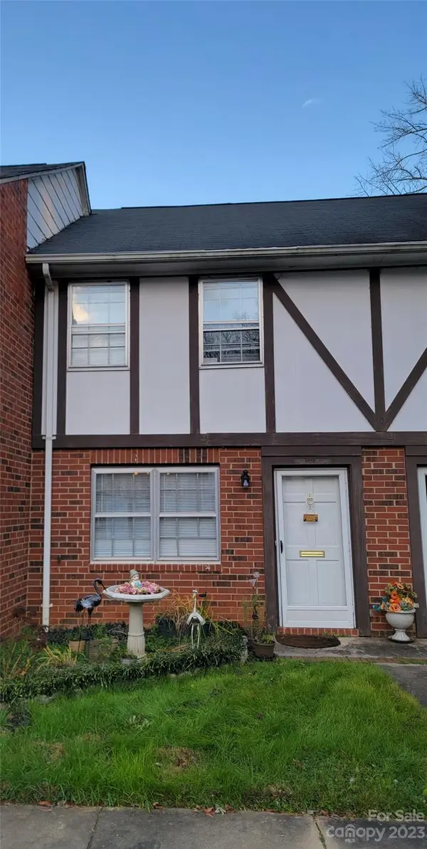 1300 Larchmont PL #313, Salisbury, NC 28144