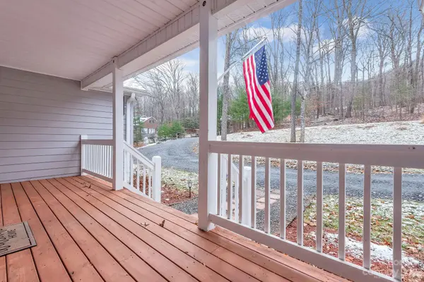 142 Hillside LN, Jefferson, NC 28640