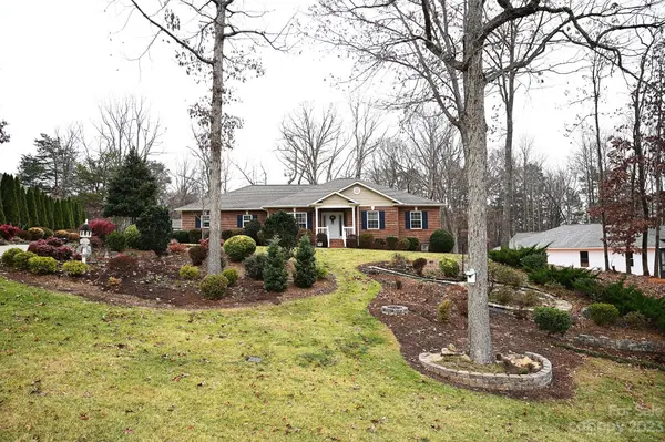 202 Laurel CT, Hildebran, NC 28637