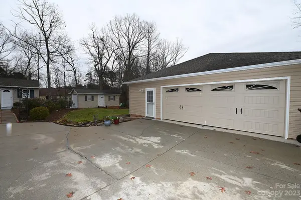 202 Laurel CT, Hildebran, NC 28637