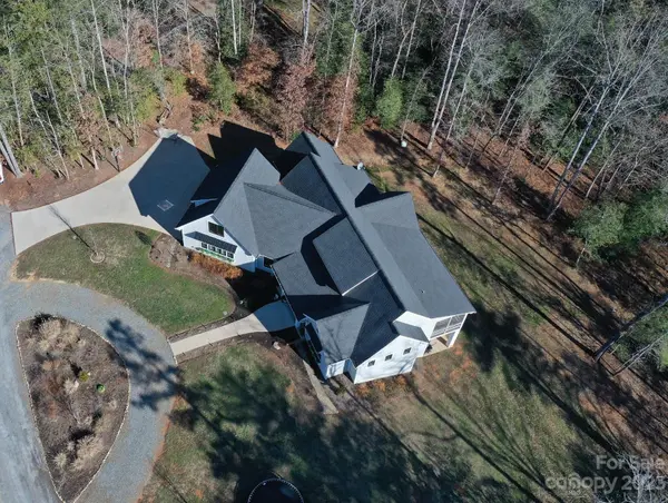 64 Winnipeg LN, Taylorsville, NC 28681