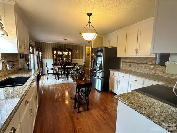 3888 Pumpkin LN, Conover, NC 28613