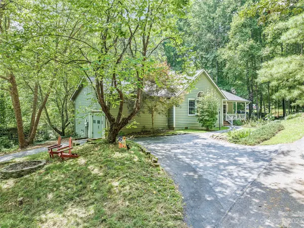 7 Knoll Ridge LN, Waynesville, NC 28785