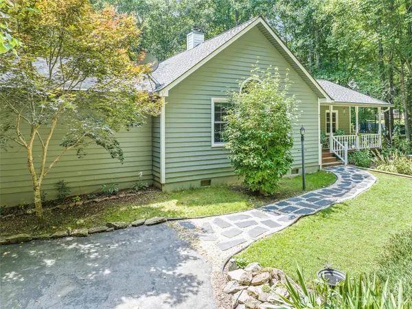 7 Knoll Ridge LN, Waynesville, NC 28785