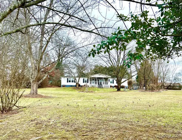 440 Katie DR, Hendersonville, NC 28792