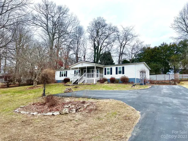 440 Katie DR, Hendersonville, NC 28792