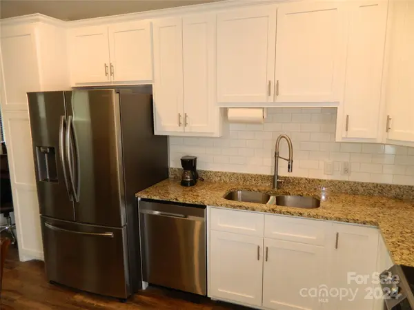 28 Cottage CT, Granite Falls, NC 28630
