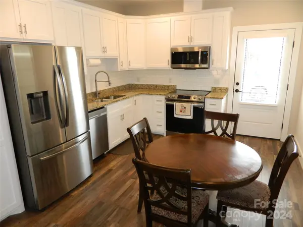 28 Cottage CT, Granite Falls, NC 28630