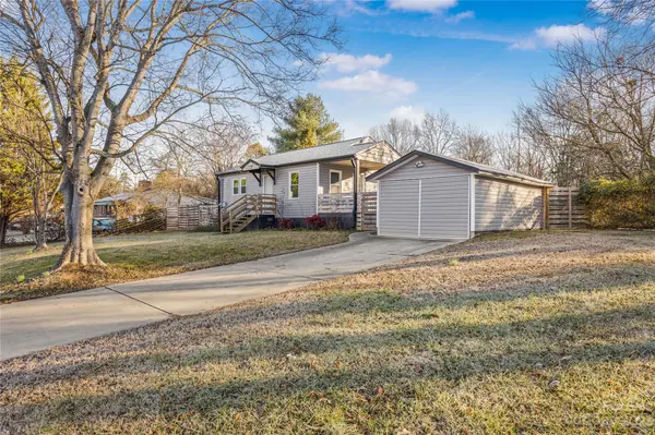 102 Howie ST, Mount Holly, NC 28120