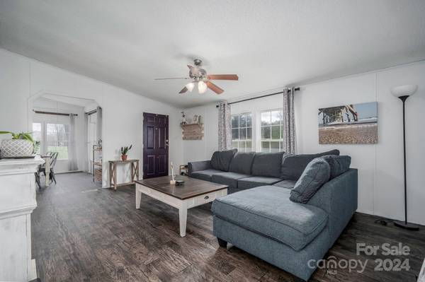 3901 Old Brittain RD, Hickory, NC 28602