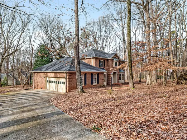 2500 Rosegate LN, Charlotte, NC 28270