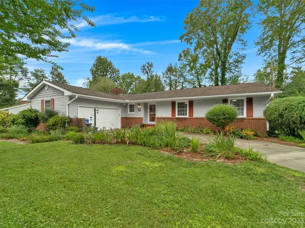 65 Far Hills TER, Brevard, NC 28712
