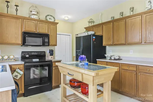 2317 Waters Trail DR, Charlotte, NC 28216