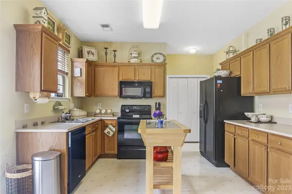 2317 Waters Trail DR, Charlotte, NC 28216