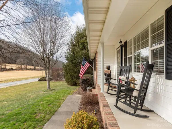 3227 Brightwater Farm DR, Hendersonville, NC 28739