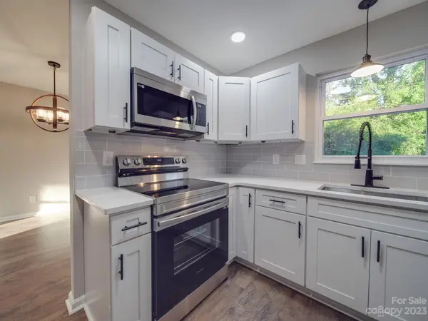 11420 Five Cedars RD, Charlotte, NC 28226