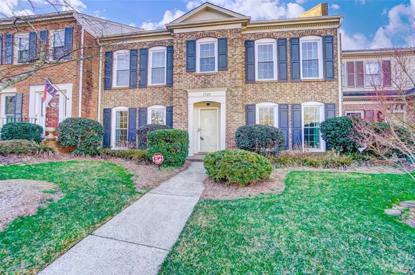 7520 Red Oak LN, Charlotte, NC 28226