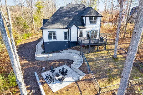 98 Hamilton Woods LN, Etowah, NC 28729