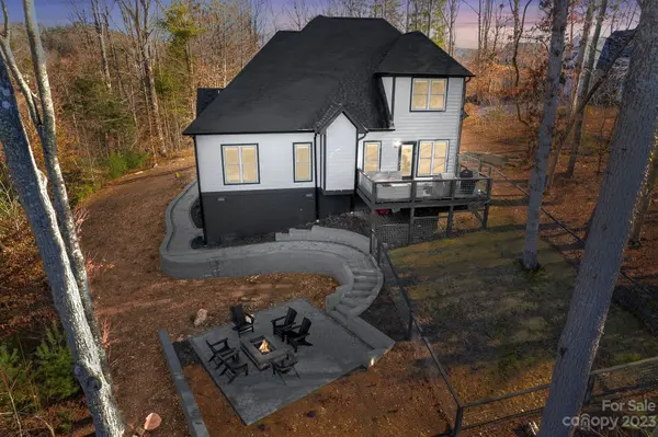 98 Hamilton Woods LN, Etowah, NC 28729