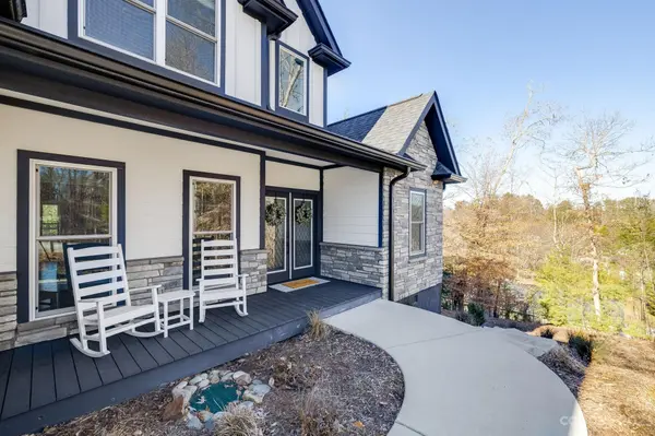98 Hamilton Woods LN, Etowah, NC 28729