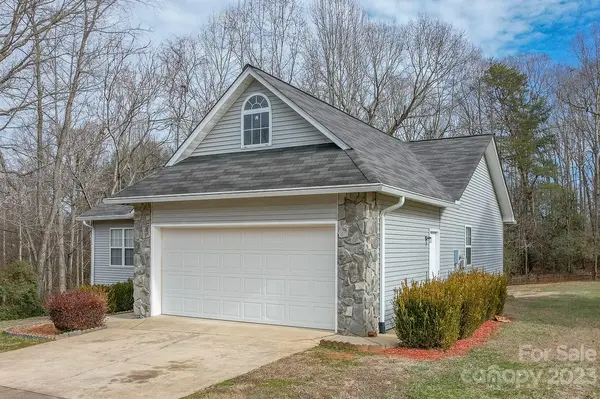 222 Meadowridge DR, Taylorsville, NC 28681