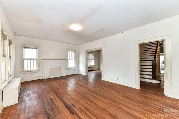 709 N Main ST, Davidson, NC 28036