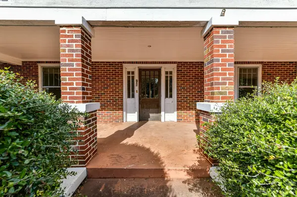 709 N Main ST, Davidson, NC 28036