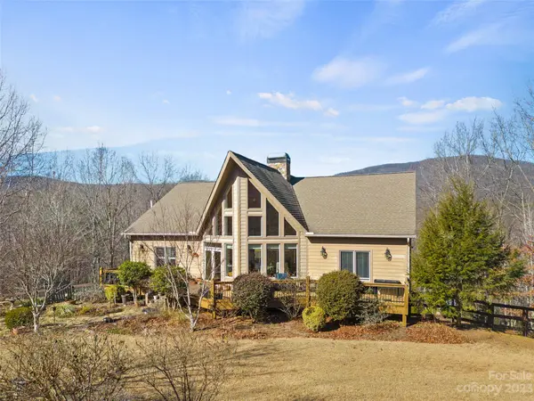 340 Highland View LN, Mill Spring, NC 28756