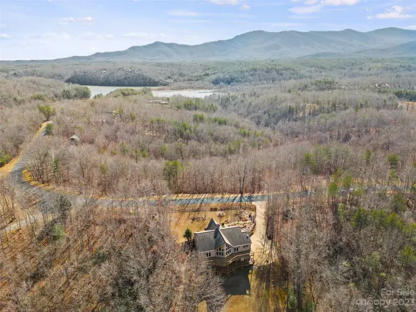 340 Highland View LN, Mill Spring, NC 28756