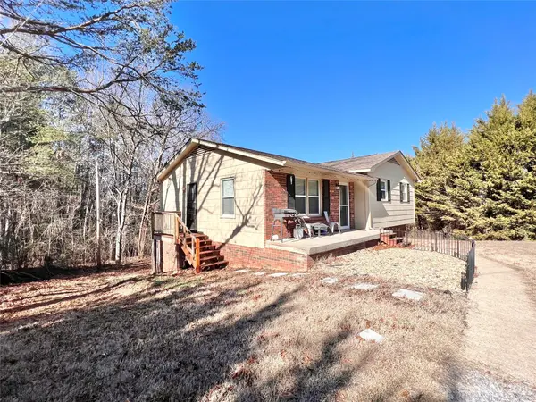 3625 Waterberry LN, Hudson, NC 28638