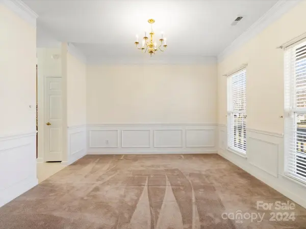 519 Grantham LN, Charlotte, NC 28262