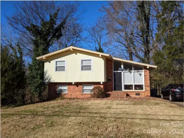 6120 Colchester PL, Charlotte, NC 28210