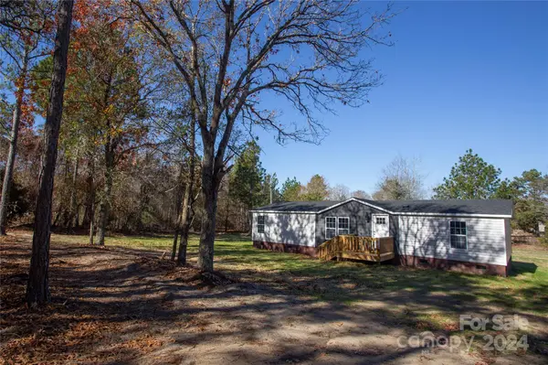 1382 Charlie Johnson RD, Kershaw, SC 29067