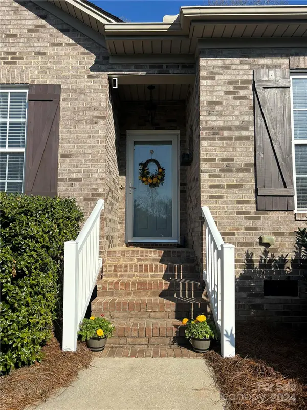 1039 Marguerite DR, Lowell, NC 28098