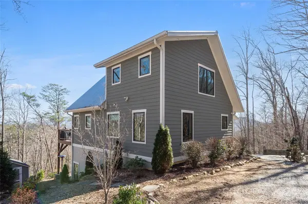 104 Fox Den RD, Asheville, NC 28805