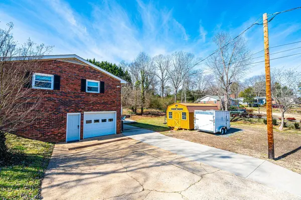 1110 15th AVE NW, Hickory, NC 28601