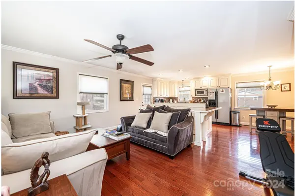 1110 15th AVE NW, Hickory, NC 28601