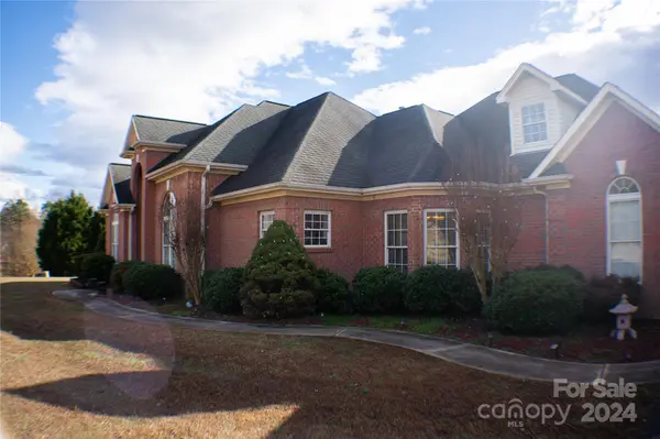 131 Twin Oaks DR, Bessemer City, NC 28016