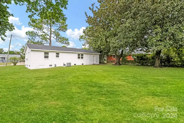 6203 Timberland DR, Fayetteville, NC 28314